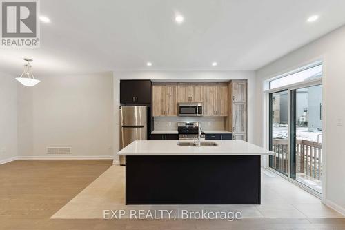 711 Fairline Row, Ottawa, ON - Indoor Photo Showing Kitchen With Double Sink