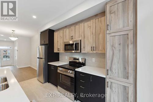 711 Fairline Row, Ottawa, ON - Indoor Photo Showing Kitchen