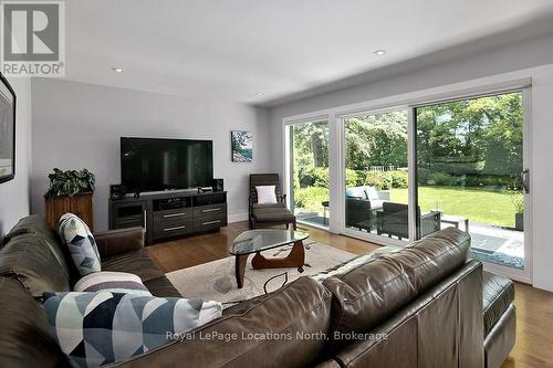 515 4Th Avenue W, Owen Sound, ON - Indoor Photo Showing Living Room