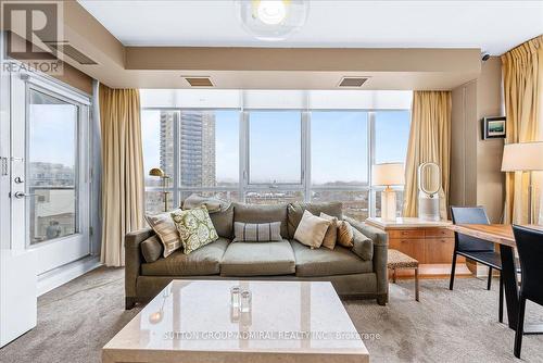 508 - 530 St. Clair Avenue W, Toronto, ON - Indoor Photo Showing Living Room