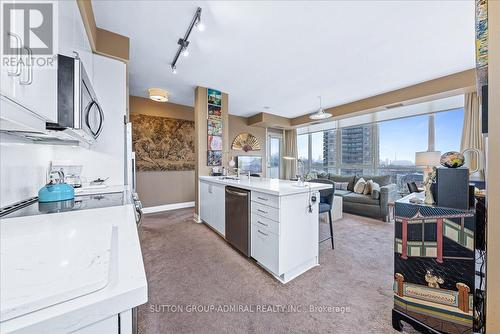 508 - 530 St. Clair Avenue W, Toronto, ON - Indoor Photo Showing Kitchen