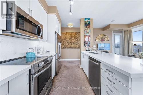 508 - 530 St. Clair Avenue W, Toronto, ON - Indoor Photo Showing Kitchen With Double Sink