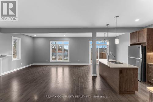 1455 Berkshire Drive, Kingston, ON - Indoor Photo Showing Kitchen