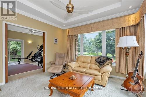 105 Locharron Crescent, Ottawa, ON - Indoor Photo Showing Living Room