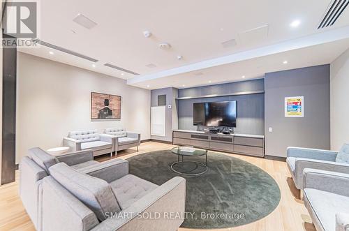 1210 - 30 Roehampton Avenue, Toronto, ON - Indoor Photo Showing Living Room