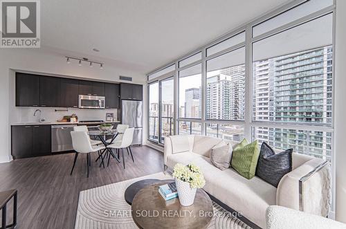 1210 - 30 Roehampton Avenue, Toronto, ON - Indoor Photo Showing Living Room