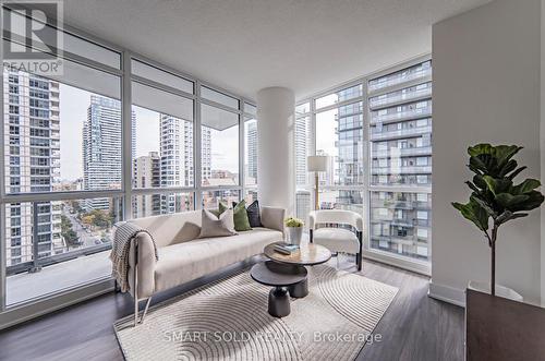 1210 - 30 Roehampton Avenue, Toronto, ON - Indoor Photo Showing Living Room