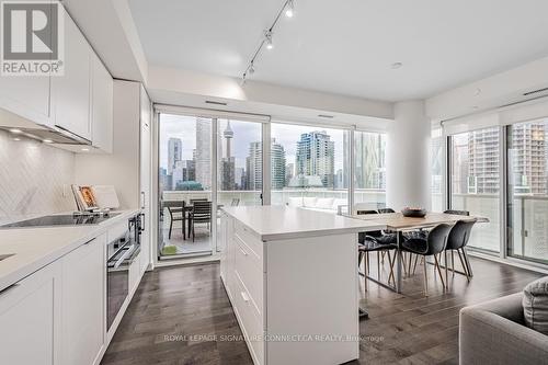 3405 - 15 Queens Quay E, Toronto, ON - Indoor Photo Showing Kitchen