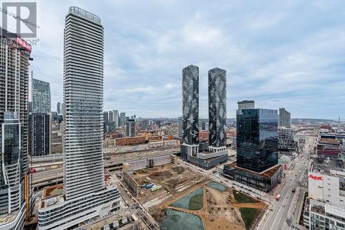 3405 - 15 Queens Quay E, Toronto, ON - Outdoor With Facade