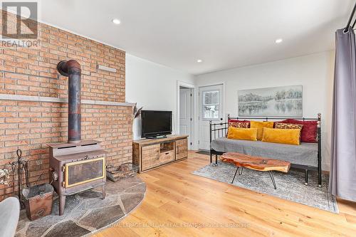 234 Canrobert Street, Grey Highlands, ON - Indoor Photo Showing Living Room