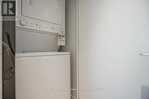 2210 - 15 Queens Quay E, Toronto, ON - Indoor Photo Showing Laundry Room