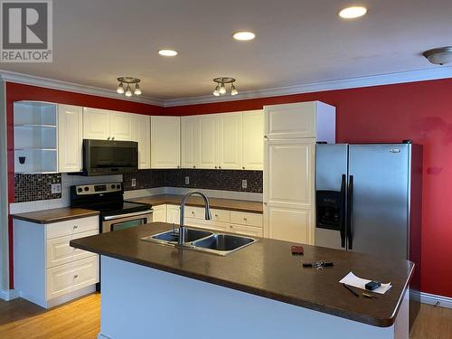 9636 15 Street Unit# 2, Dawson Creek, BC - Indoor Photo Showing Kitchen With Double Sink