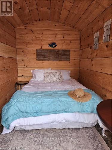 57 Erie Boulevard, Norfolk, ON - Indoor Photo Showing Bedroom