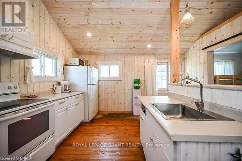 57 Erie Boulevard, Norfolk, ON - Indoor Photo Showing Kitchen