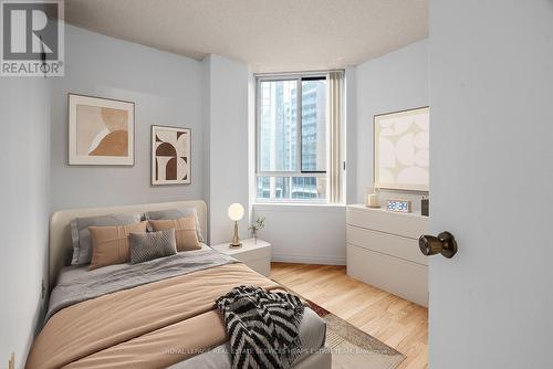 807 - 633 Bay Street, Toronto, ON - Indoor Photo Showing Bedroom