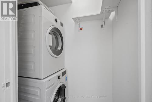 807 - 633 Bay Street, Toronto, ON - Indoor Photo Showing Laundry Room