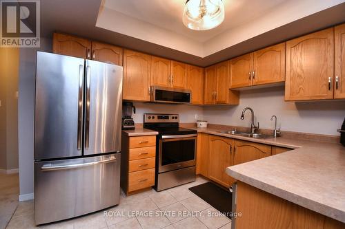 8 - 18 Cedar Street, Grimsby, ON - Indoor Photo Showing Kitchen With Double Sink