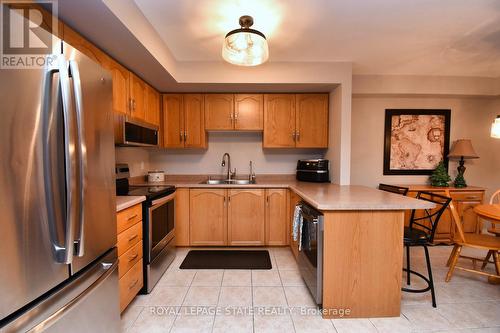 8 - 18 Cedar Street, Grimsby, ON - Indoor Photo Showing Kitchen With Double Sink