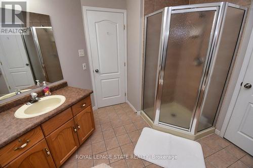 8 - 18 Cedar Street, Grimsby, ON - Indoor Photo Showing Bathroom