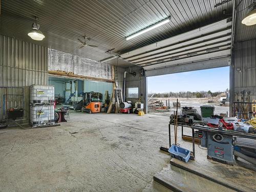 IntÃ©rieur - 35 Route 202, Stanbridge East, QC - Indoor Photo Showing Garage