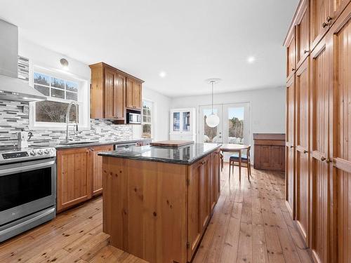 Kitchen - 795 Route 220, Bonsecours, QC - Indoor Photo Showing Kitchen With Upgraded Kitchen