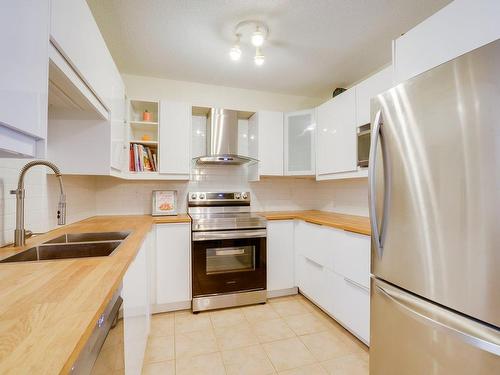 Kitchen - 2-162 Boul. Louise-Campagna, Gatineau (Hull), QC - Indoor Photo Showing Kitchen With Double Sink