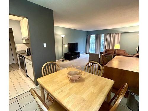 123-1870 Mckenzie Ave, Saanich, BC - Indoor Photo Showing Dining Room