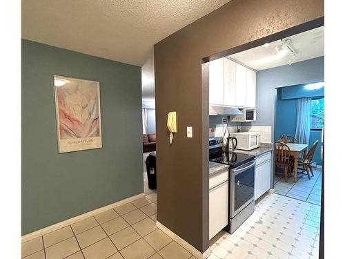 123-1870 Mckenzie Ave, Saanich, BC - Indoor Photo Showing Kitchen