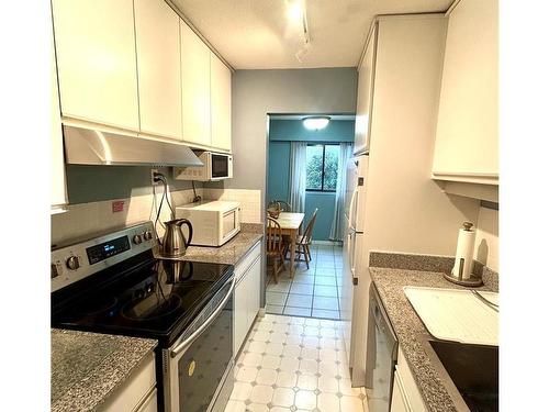 123-1870 Mckenzie Ave, Saanich, BC - Indoor Photo Showing Kitchen