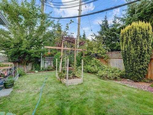 9-7570 Tetayut Rd, Central Saanich, BC 