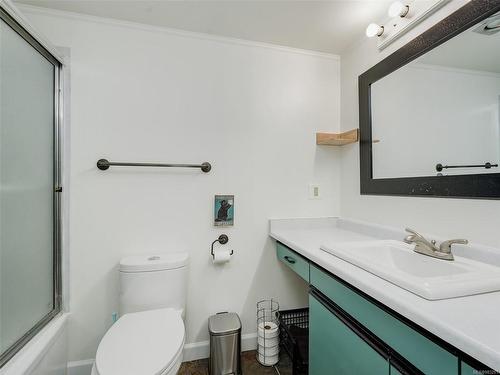 319-1005 Mckenzie Ave, Saanich, BC - Indoor Photo Showing Bathroom