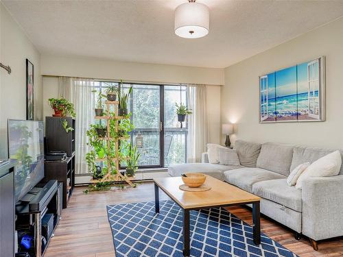 319-1005 Mckenzie Ave, Saanich, BC - Indoor Photo Showing Living Room