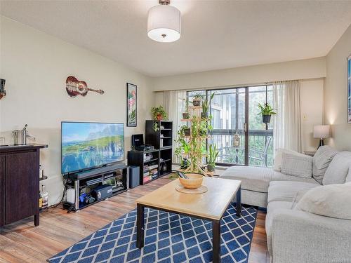 319-1005 Mckenzie Ave, Saanich, BC - Indoor Photo Showing Living Room