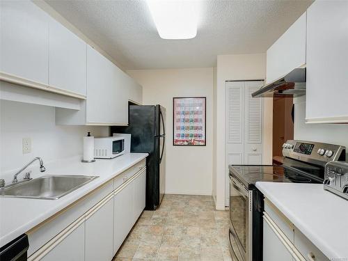 319-1005 Mckenzie Ave, Saanich, BC - Indoor Photo Showing Kitchen