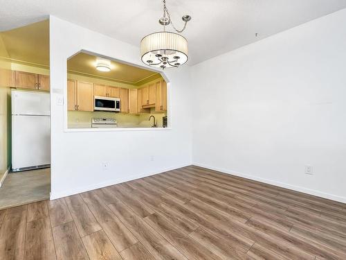 401-1188 Yates St, Victoria, BC - Indoor Photo Showing Kitchen