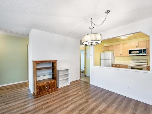 401-1188 Yates St, Victoria, BC - Indoor Photo Showing Kitchen