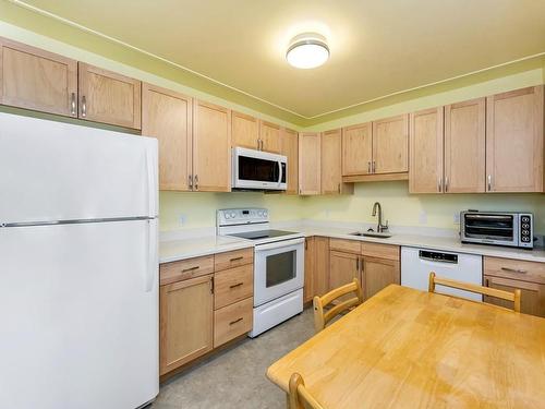 401-1188 Yates St, Victoria, BC - Indoor Photo Showing Kitchen