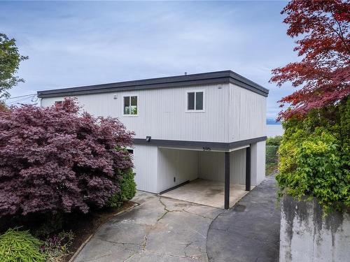 595 Crescent Rd West, Qualicum Beach, BC 