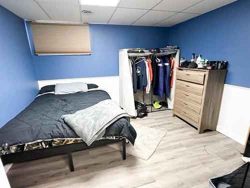 26 Dickenson Road, Balmertown, ON - Indoor Photo Showing Bedroom