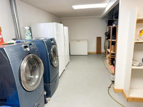 26 Dickenson Road, Balmertown, ON - Indoor Photo Showing Laundry Room