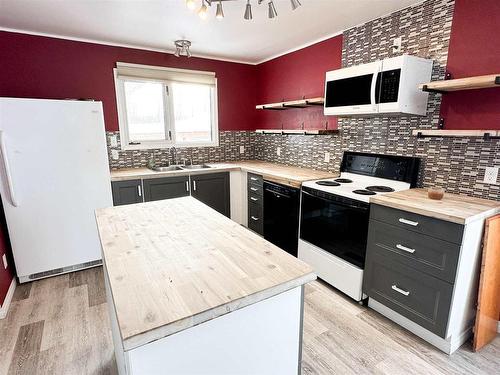 26 Dickenson Road, Balmertown, ON - Indoor Photo Showing Kitchen With Double Sink