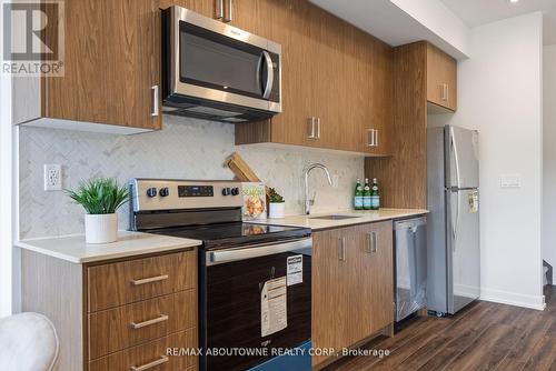 16 - 3562 Colonial Drive, Mississauga, ON - Indoor Photo Showing Kitchen