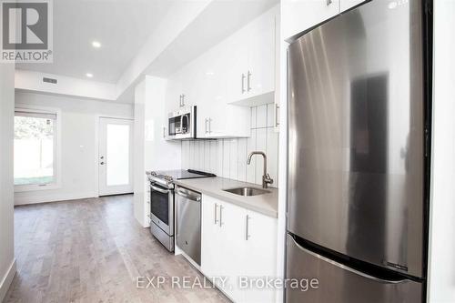 2 - 1175 Dovercourt Road, Toronto, ON - Indoor Photo Showing Kitchen With Upgraded Kitchen