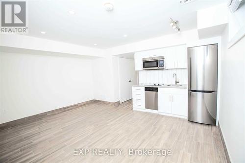 2 - 1175 Dovercourt Road, Toronto, ON - Indoor Photo Showing Kitchen