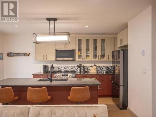 3465 Oak Street, Texada Island, BC - Indoor Photo Showing Kitchen