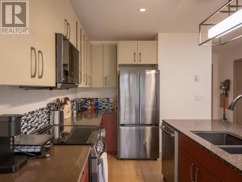 3465 Oak Street, Texada Island, BC - Indoor Photo Showing Kitchen With Double Sink