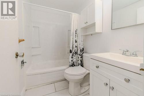 165 Green Valley Drive Unit# 2, Kitchener, ON - Indoor Photo Showing Bathroom