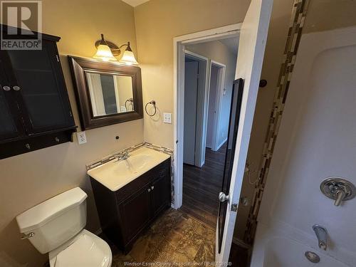 1252 Cottage, Windsor, ON - Indoor Photo Showing Bathroom