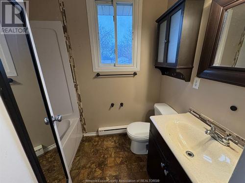 1252 Cottage, Windsor, ON - Indoor Photo Showing Bathroom