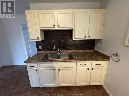 1252 Cottage, Windsor, ON - Indoor Photo Showing Kitchen With Double Sink